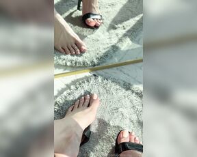 Goddessjessyxxl aka goddessjessyxxl - 07-16-2024 OnlyFans Video - Watch how sun kissing my sexy feet