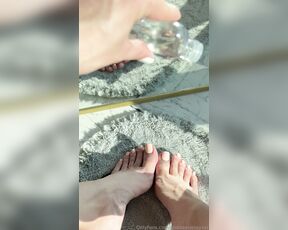 Goddessjessyxxl aka goddessjessyxxl - 07-16-2024 OnlyFans Video - Watch how sun kissing my sexy feet