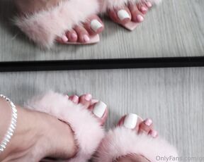 Goddessjessyxxl aka goddessjessyxxl - 09-14-2024 OnlyFans Video - Pretty toes for your nose