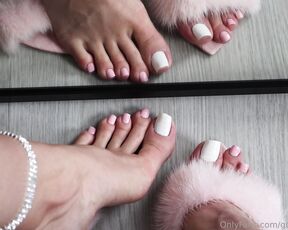 Goddessjessyxxl aka goddessjessyxxl - 09-14-2024 OnlyFans Video - Pretty toes for your nose