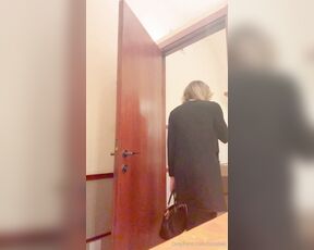 Isabeliclass aka isabeliclass - 07-01-2024 OnlyFans Video - see what we do to the bathroom at this restaurant  parte 1