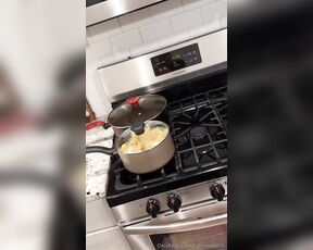 Sabrina Kellis aka sabrinakellis - 08-26-2024 OnlyFans Video - _ Im throwing down in the kitchen tonight Oxtails anyone