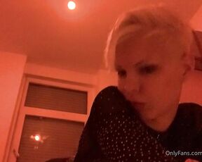 Blonditwink aka blonditwink - 11-15-2022 OnlyFans Video - Do you like my  outfit