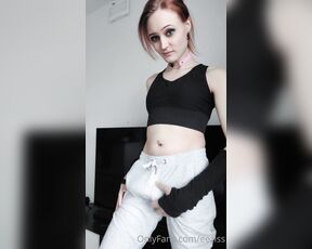 Elle Rain aka Eeziss OnlyFans - Gotta love gray sweatpants