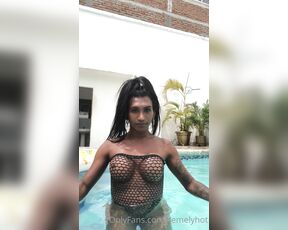 Kemely samtamaria aka kemelyhot - 08-07-2023 OnlyFans Video - Tenía calor y me tocó meterme a la piscina y fue rico todo