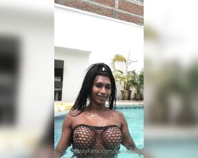 Kemely samtamaria aka kemelyhot - 08-07-2023 OnlyFans Video - Tenía calor y me tocó meterme a la piscina y fue rico todo