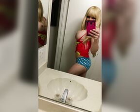 Jesse flores aka jesseflo - 09-12-2017 OnlyFans Video - Nerdy girlfriend jesse in her Wonder Woman pjs video