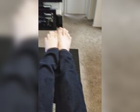 Jesse flores aka jesseflo - 11-08-2017 OnlyFans Video - Requested video of me in jeans showing feet