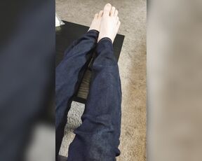 Jesse flores aka jesseflo - 11-08-2017 OnlyFans Video - Requested video of me in jeans showing feet