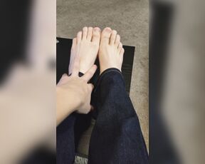 Jesse flores aka jesseflo - 11-08-2017 OnlyFans Video - Requested video of me in jeans showing feet