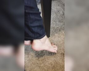 Jesse flores aka jesseflo - 11-08-2017 OnlyFans Video - Requested video of me in jeans showing feet