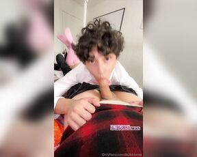 Bubblz aka bubblzexe - 02-10-2024 OnlyFans Video - Would you let your friendly neighborhood femboy slurp you up like this