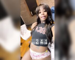 Delicous aka aquafinaak - 08-30-2024 OnlyFans Video - Heyy daddies who likes my hair  I will be in atl 831