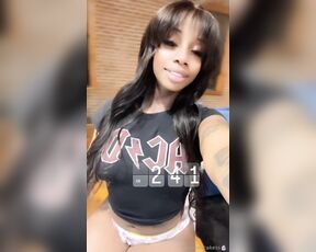 Delicous aka aquafinaak - 08-30-2024 OnlyFans Video - Heyy daddies who likes my hair  I will be in atl 831