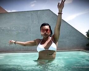 Ladyboy Mandy aka leidyboymandy - 04-11-2021 OnlyFans Video - Lets swim