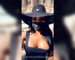 Ladyboy Mandy aka leidyboymandy - 05-29-2021 OnlyFans Video - Visiting the Fontana di trevi