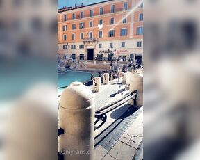 Ladyboy Mandy aka leidyboymandy - 05-29-2021 OnlyFans Video - Visiting the Fontana di trevi