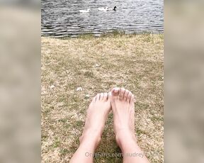 Audrey Maffia aka audreymaffia - 01-22-2022 OnlyFans Video - 5 minutes of feet at the lake