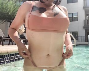 Felicity Fox aka thefelicityfox - 10-17-2020 OnlyFans Video - Scenario Youre having a lovely pool day with your significant other or family, and the day