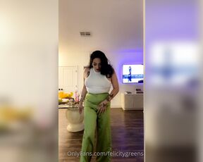 Felicity Fox aka thefelicityfox - 02-12-2022 OnlyFans Video - Tell me what you think of tonights outfit  You think people might stare