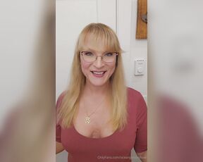 TS Ocean Girl aka oceangirlonshow - 01-04-2024 OnlyFans Video - You came over to visit your auntie Ocean and we both ended up flirting hard