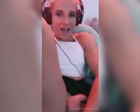 April Rayne aka hottrayne - 04-27-2020 OnlyFans Video - Horny gamer girl fingering mmmmmmm