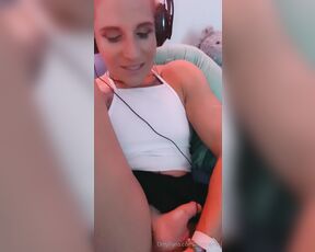 April Rayne aka hottrayne - 04-27-2020 OnlyFans Video - Horny gamer girl fingering mmmmmmm