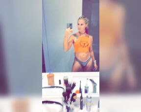 April Rayne aka hottrayne - 05-28-2020 OnlyFans Video - Found a crop top I completely forgot I had Made me happy  Night night my