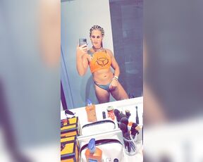 April Rayne aka hottrayne - 05-28-2020 OnlyFans Video - Found a crop top I completely forgot I had Made me happy  Night night my