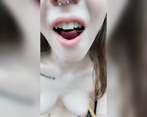 Autumn Rain aka awwtumdabottom - 07-03-2024 OnlyFans Video - Craving for something I can play with my tongue