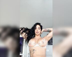 TS Italia Arianna aka tsitaliaarianna - 09-23-2024 OnlyFans Video - Feeling hot, hot, hot