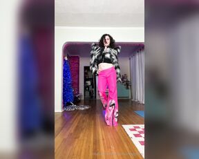 Hazel Lush aka Hazelshootsbigloads OnlyFans - Photoset part 3 (17 pics + modeling for you vids) 20