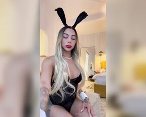 Nicoly Evans aka nicolyevans1 - 03-30-2024 OnlyFans Video - come get your carrot