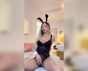 Nicoly Evans aka nicolyevans1 - 03-30-2024 OnlyFans Video - come get your carrot