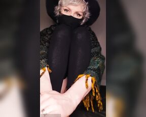 Your Witch Alba aka your_witch_alba - 10-27-2023 OnlyFans Video - Trying a bit of a new vibe with more natural lighting I think it turned out