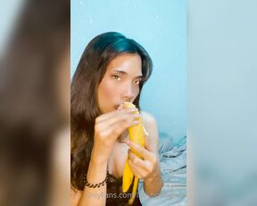 LadyBoyBella‍ aka ladyboybella2 - 02-18-2021 OnlyFans Video - You want me to eat your bananas