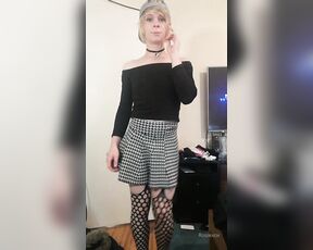 RosieXOX aka rosiexox2 - 01-30-2020 OnlyFans Video - Lil skirt dance gtlt