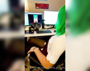 Genesis Green aka grand_genesis - 01-04-2023 OnlyFans Video - Sometimes you need to blow off some stream with your coworkers Masturbating is a great group