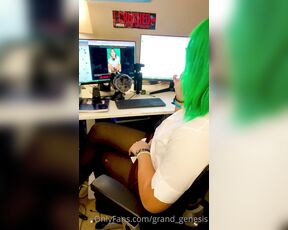 Genesis Green aka grand_genesis - 01-04-2023 OnlyFans Video - Sometimes you need to blow off some stream with your coworkers Masturbating is a great group