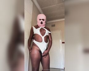 Bad ass siso aka siso_lebogang - 06-20-2024 OnlyFans Video - Suck me daddy_vnbc