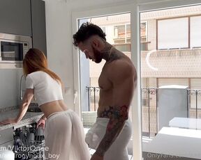 Androgynoux Boy aka androgynoux_boy - 07-28-2024 OnlyFans Video - Look how I made viktoronee hot while he was in the kitchen he went wild and