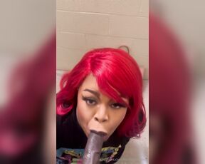 Herthickmajesty aka herthickmajesty - 10-28-2024 OnlyFans Video - Office Stairwell chronicles Part 1There are a ton of men that work here so lets see