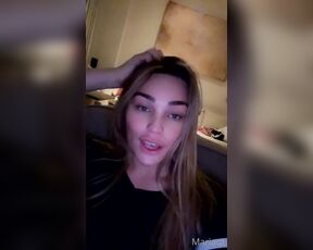 Mariaqt aka mariaqt - 12-23-2022 OnlyFans Video - I go would wanna take me on a date when Im dressed like this