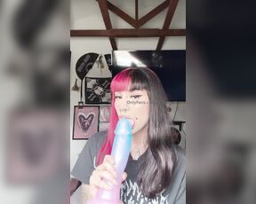 Adrian Lucero aka xtssuccubusx - 03-27-2024 OnlyFans Video - Who has a HUGE cock that I can do tongue tricks on You think I can