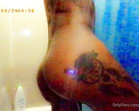 JamaicannBarbb aka jamaicannbarbb - 08-15-2020 OnlyFans Video - Whose gonna help me wash this lil bubble Jamaican  Ass