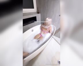 Giselly Angel aka tsgiselly - 03-04-2024 OnlyFans Video - Anyone to take a shower together