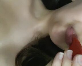 Turkish ts merve aka Londonshemale OnlyFans - I decided to share my strawberry )