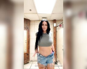 Bellajoie aka Bellajoie OnlyFans - Bathroom fun is the best fun