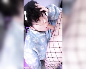 Hunnypaint aka Hunnypaint OnlyFans - Sucking fat cock in my cushy puffy sweater hehe thoughts on the head and the fit lol