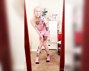 Luci Belle aka cutie-succubus - 05-09-2024 OnlyFans Video - I always get asked if I wear my chastity cage to the gym and heres how